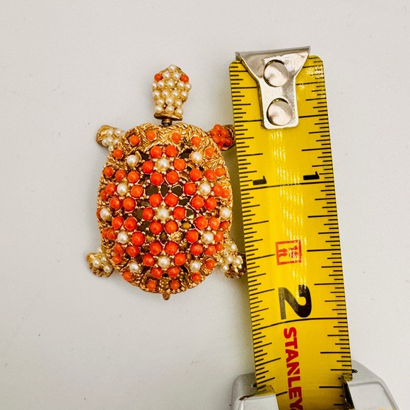 Vintage Ciner Turtle Brooch Gold Tone Coral And Pearl Beads 2 Inch
Head Moves - Picture 8 of 11